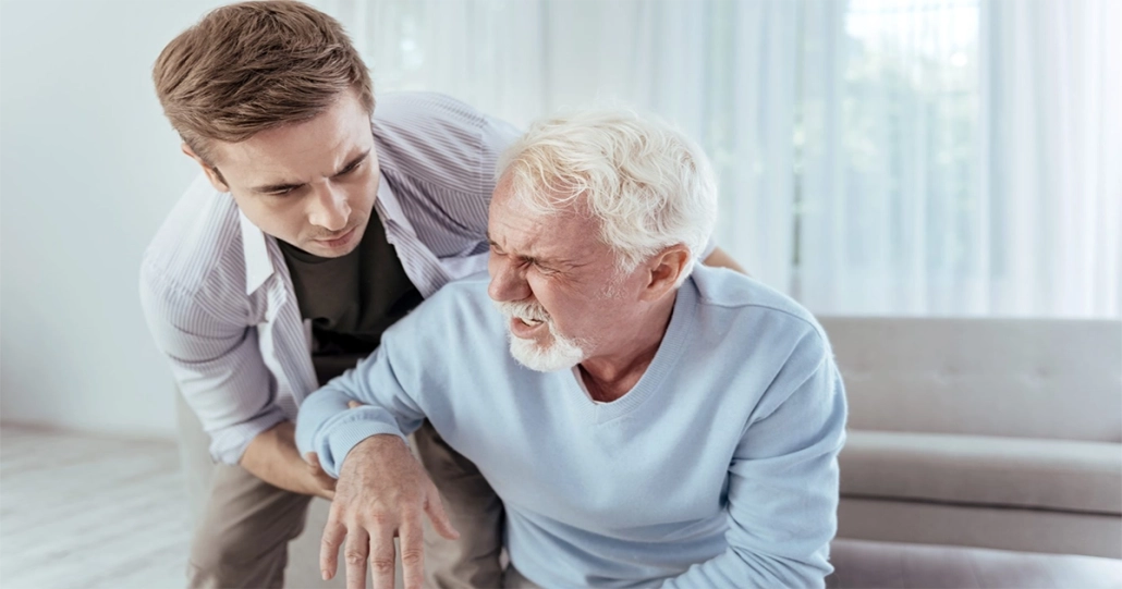 علائم و اقدامات اولیه در حمله قلبی: چه زمانی باید با اورژانس تماس بگیریم؟